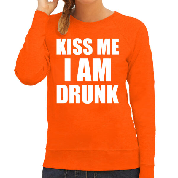 Fun sweater / trui kiss me I am drunk oranje voor dames - Koningsdag/ Nederland/ EK/ WK