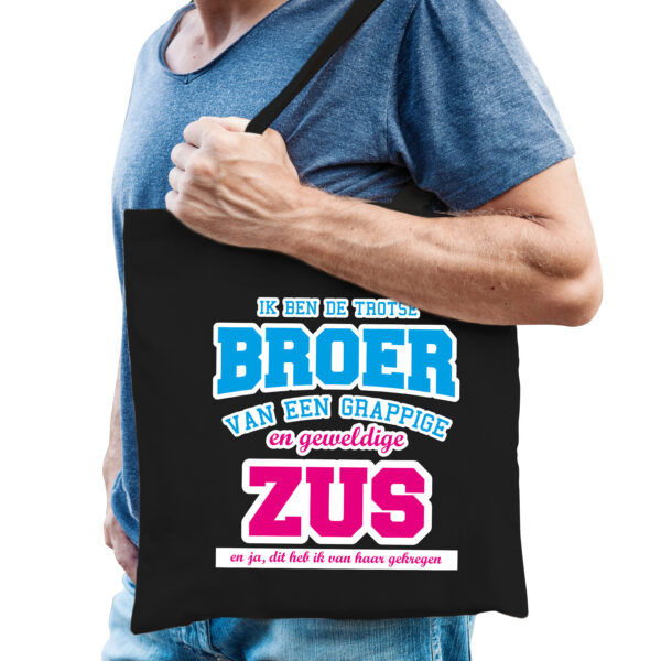 Trotse broer van geweldige zus cadeau tas zwart voor heren