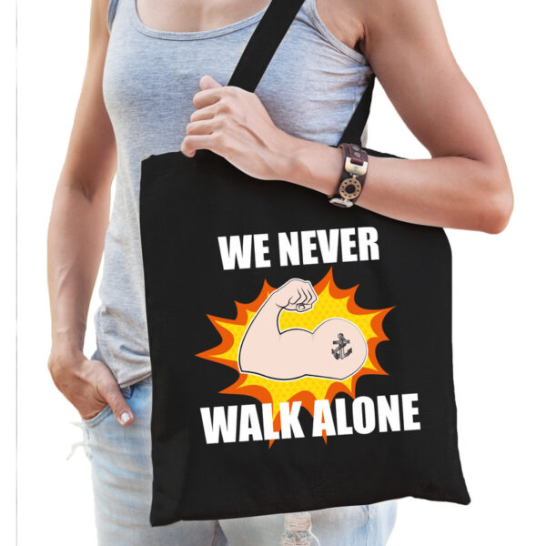 We never walk alone katoenen tas crisis zwart voor dames