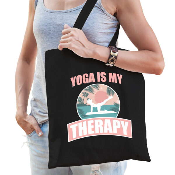 Yoga is my therapy katoenen tas zwart voor volwassenen - sport / hobby tasjes